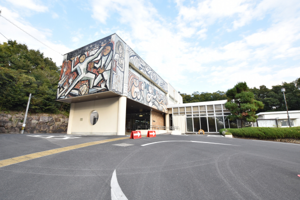 瀬戸市立図書館