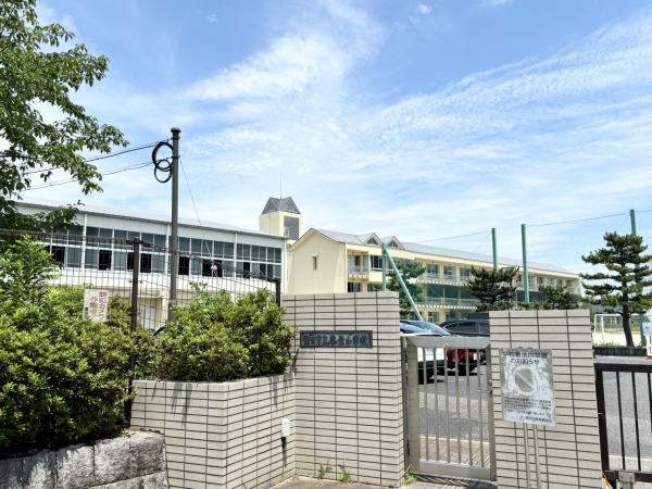 挙母小学校