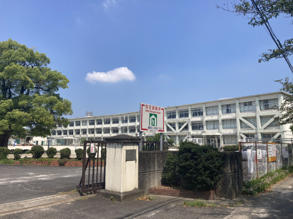 鷹来小学校