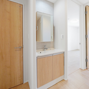 2階 収納付洗面化粧台